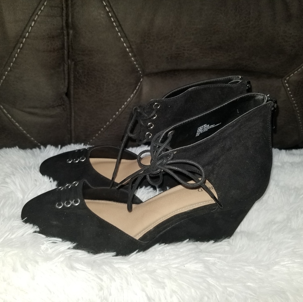 Shoes - Picture 2 of 3